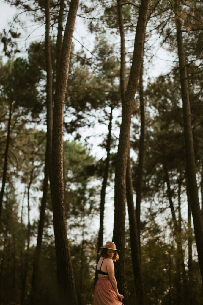 portrait de femme dans une foret - shooting photo femme - photographe bordeaux