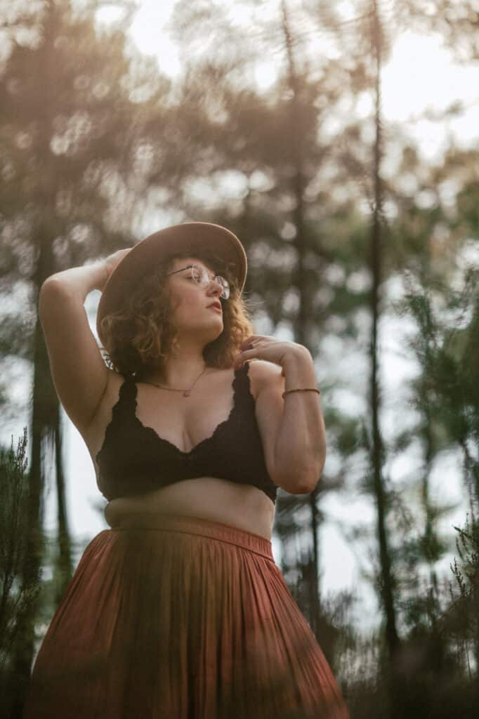 portrait de femme dans une foret - shooting photo vintage - photographe dordogne