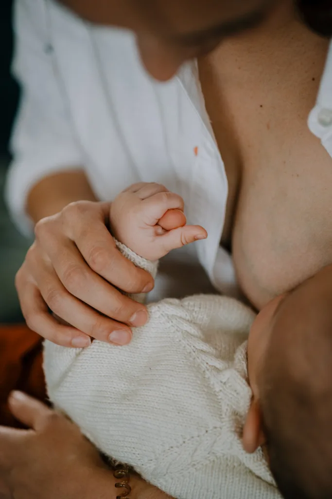 bébé au sein - photographe allaitement - photographe bebe bordeaux
