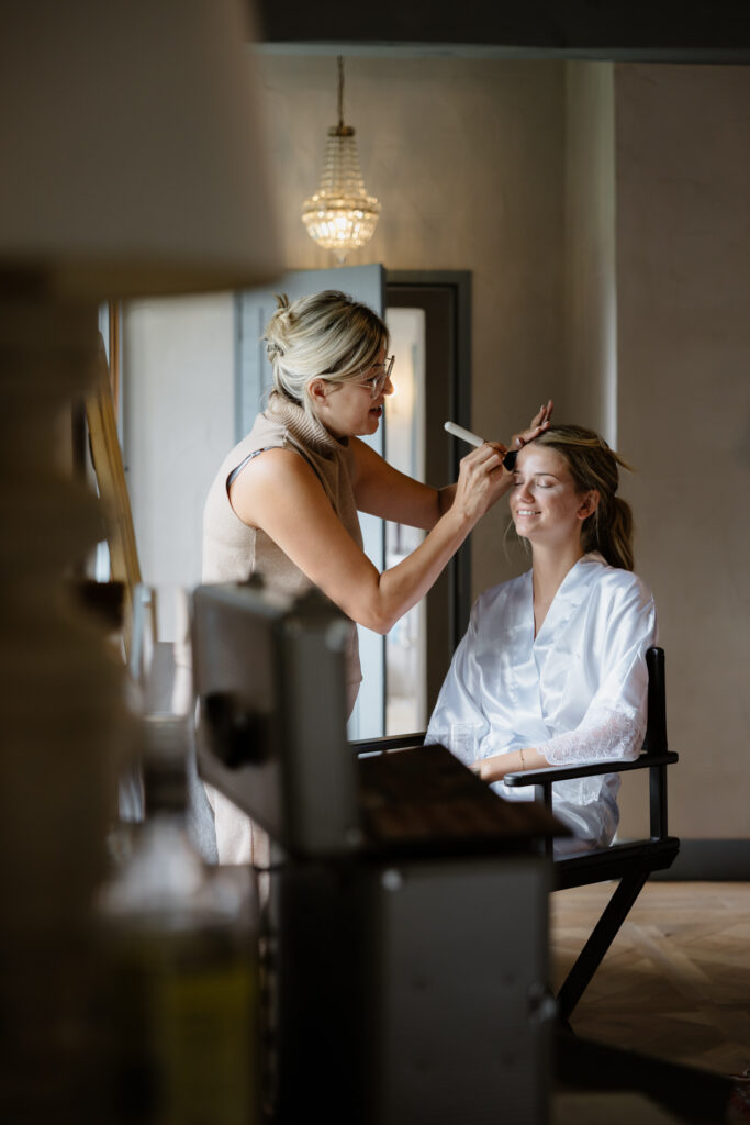 getting ready during a south of france wedding at domaine du rodier in the Lot area