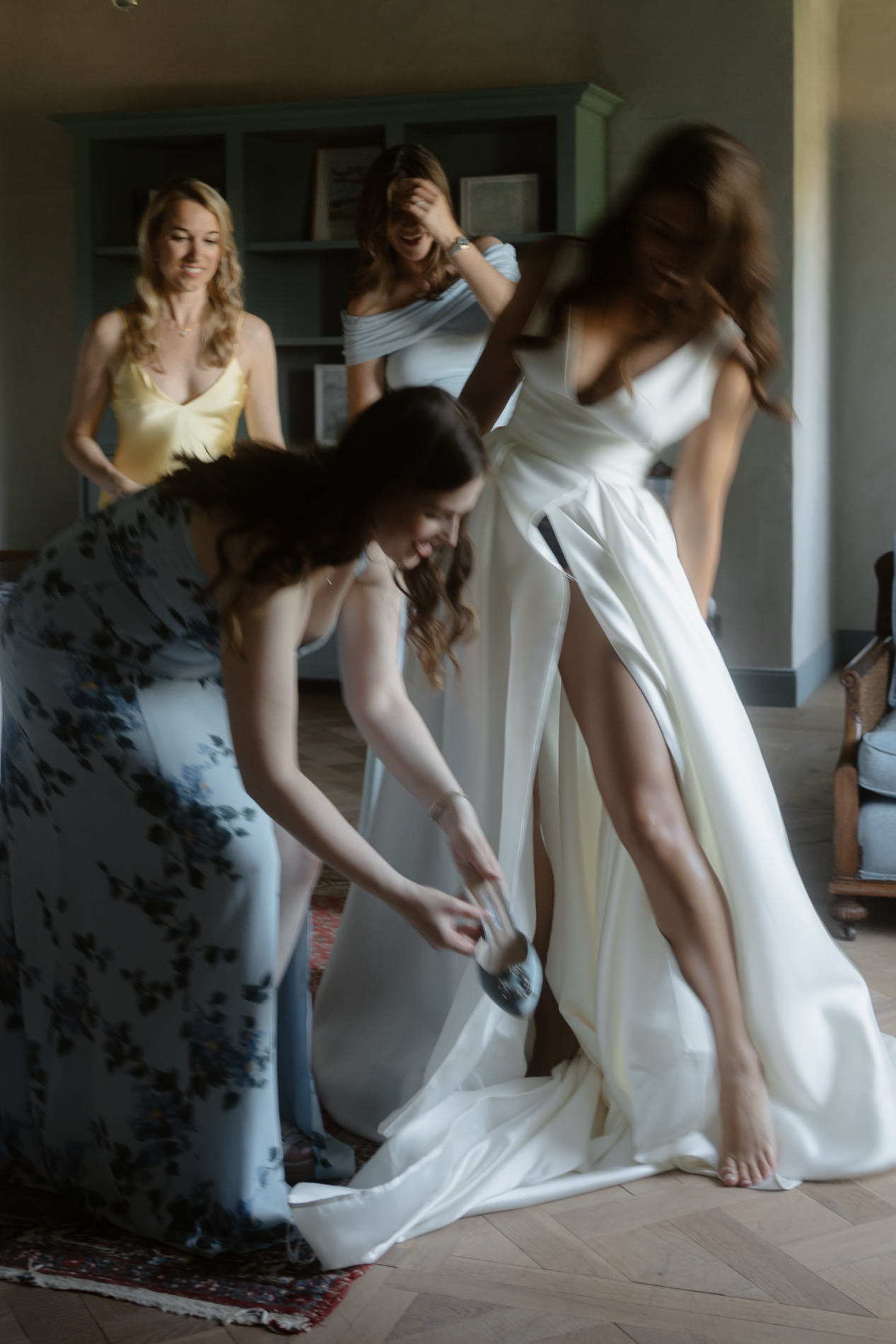 getting ready moment during a destination wedding near Toulouse, France