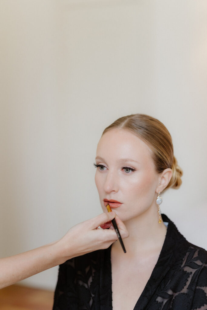 Elegant bridal portrait near Toulouse, South of France