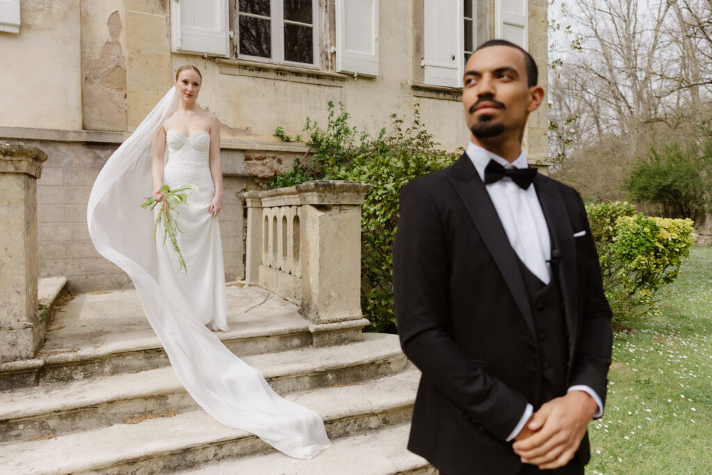 Romantic couple first look during an editorial wedding near Toulouse in natural surroundings