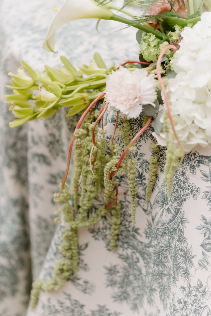 Floral arrangement for a wedding at Pont Bourguet near Toulouse