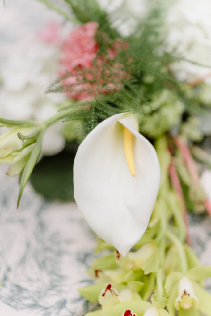 Floral arrangement for a wedding at Pont Bourguet near Toulouse