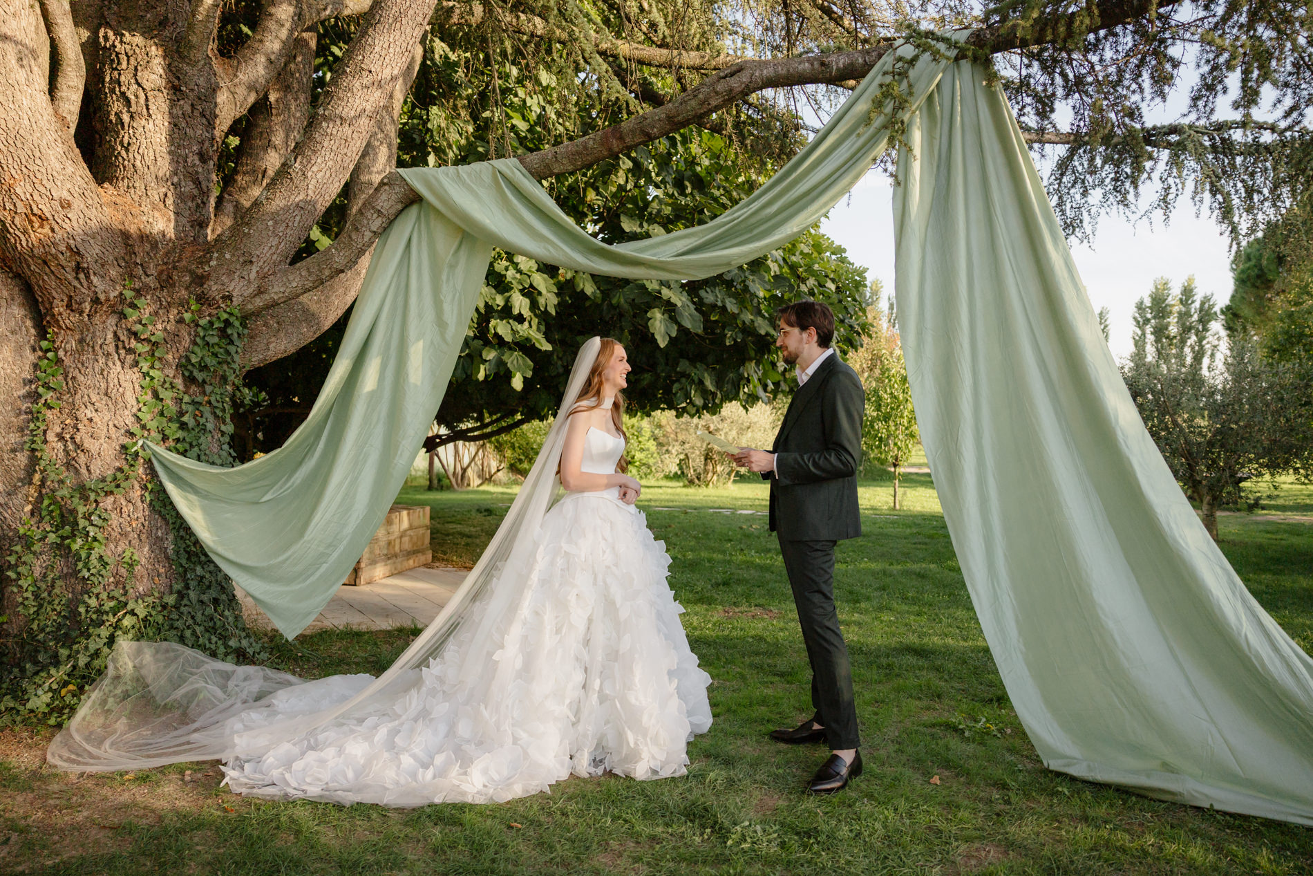 Wedding ceremony during a wedding in Avignon south of France by Lina Bernard photographer