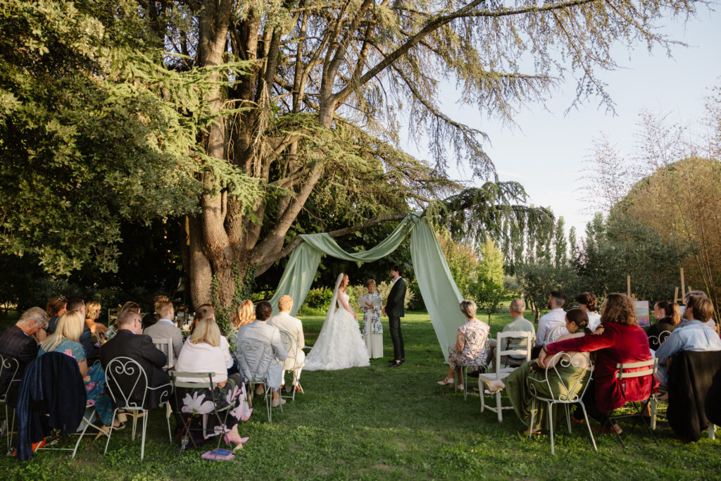 romantic wedding ceremony in Avignon, Provence